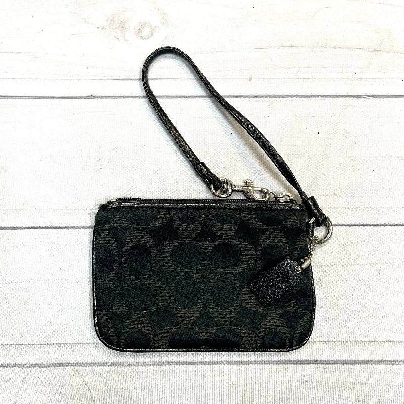 Wristlet Designer By Coach  Size: Small