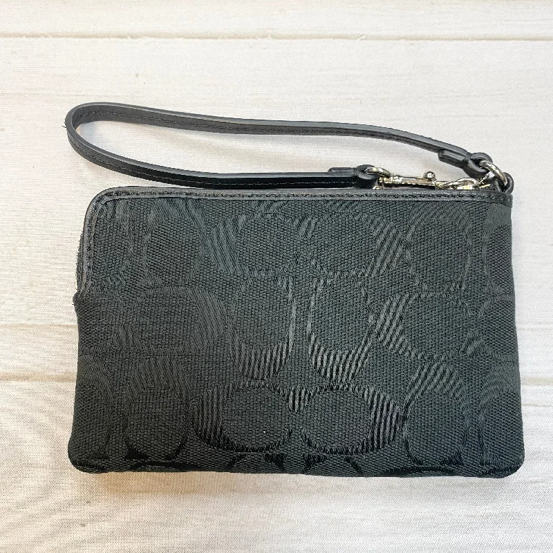 Wristlet Designer By Coach  Size: Small