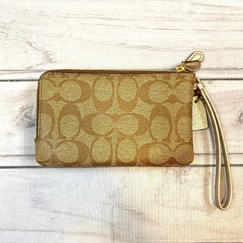 Wristlet Designer By Coach  Size: Large